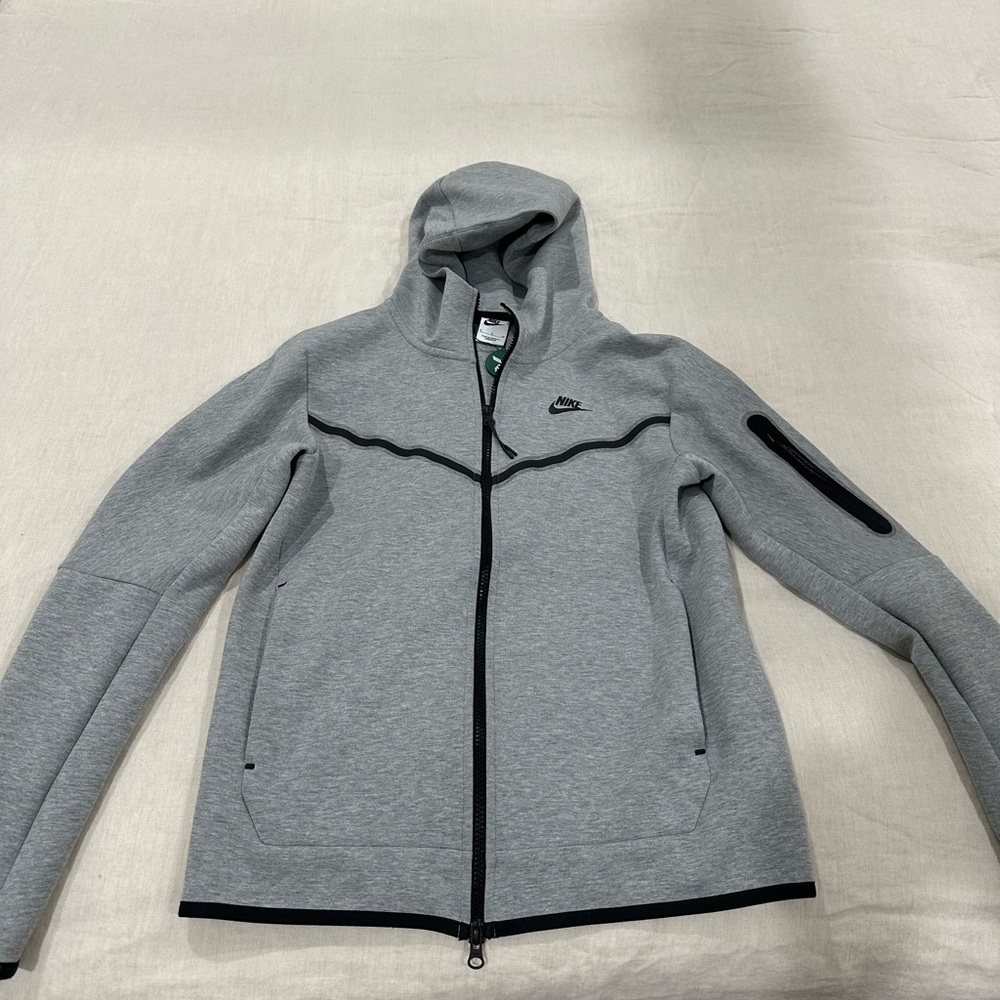 Nike tech men’s size small unworn very nice quality
